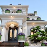 BIỆT THỰ TÂN CỔ ĐIỂN,CĐT:ANH TÂN ,DT PHẦN NHÀ:10X20M NỞ HẬU 15M,DT ĐẤT:26X38M TẠI TỈNH BÌNH PHƯỚC