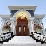 BIỆT THỰ TÂN CỔ ĐIỂN MÁI NHẬT,CĐT:ANH QUYỀN ,DT PHẦN NHÀ:9X18.5M TẠI TỈNH BÌNH PHƯỚC